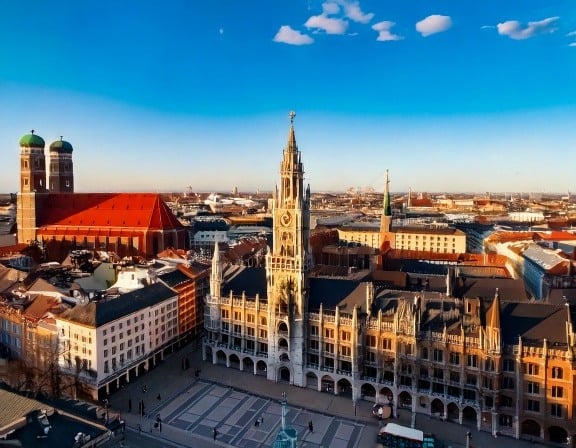 Firefly skyline of Munich from North to South 61040